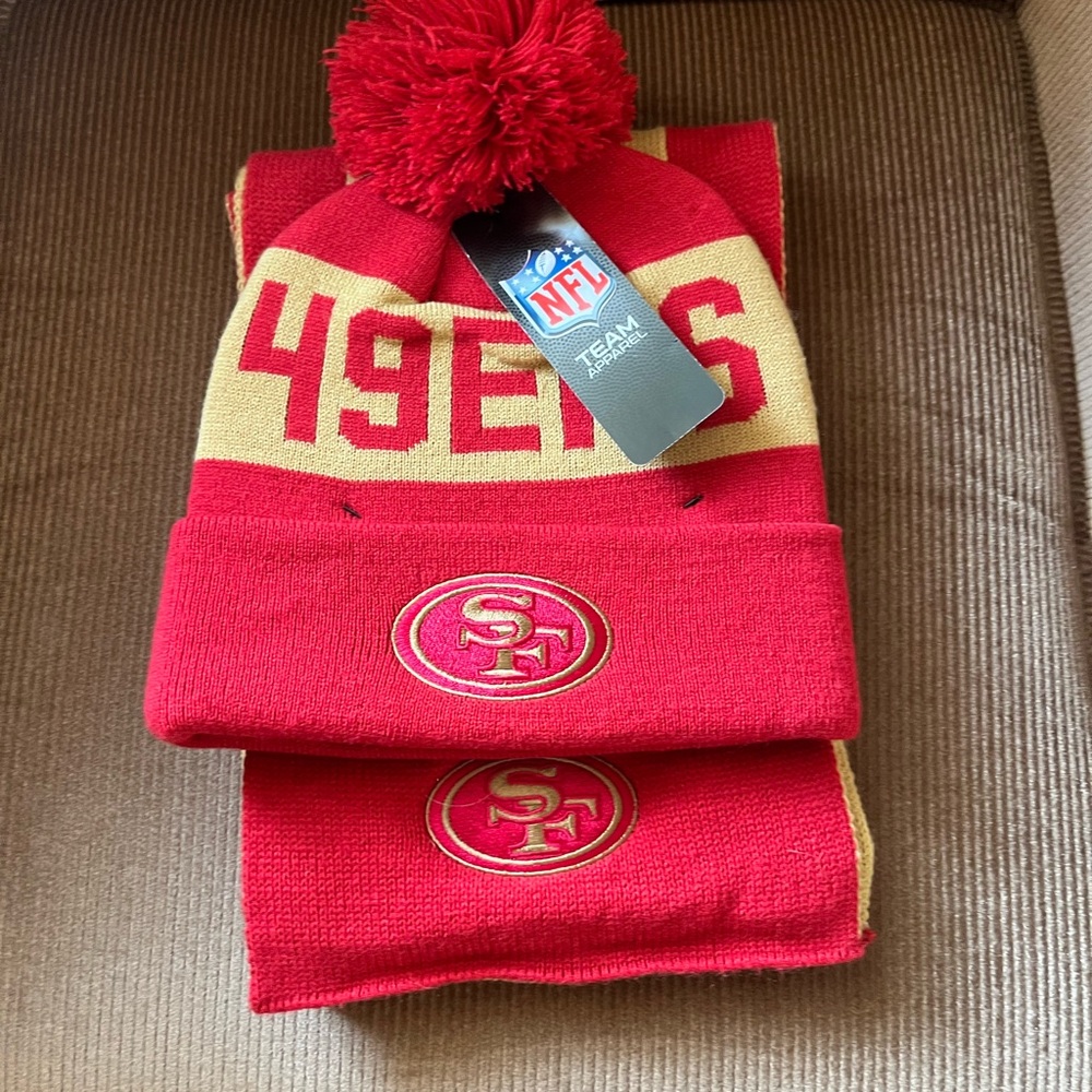 NFL 49ers Red and Gold Beanie and Scarf Set